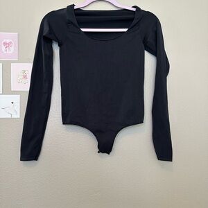 Skims essential scoop neck long sleeve top thong small/medium